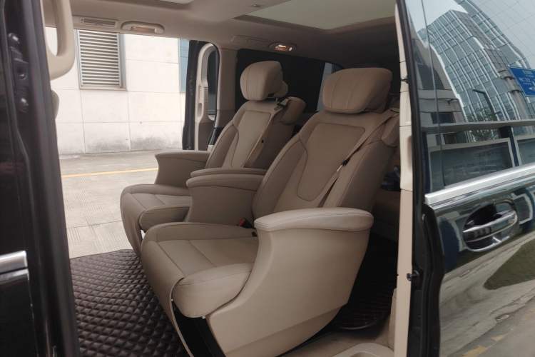 Used Mercedes-Benz V-Class 2016 V 260 L Prestige Extended Edition Left Rear Seat