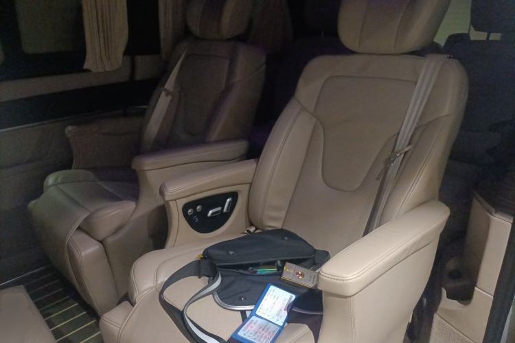 Used Mercedes-Benz V-Class 2016 V 260 Avantgarde Edition Left Rear Seat