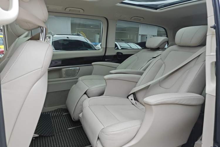 Used Mercedes-Benz V-Class 2016 V 260 L Prestige Extended Edition Left Rear Seat