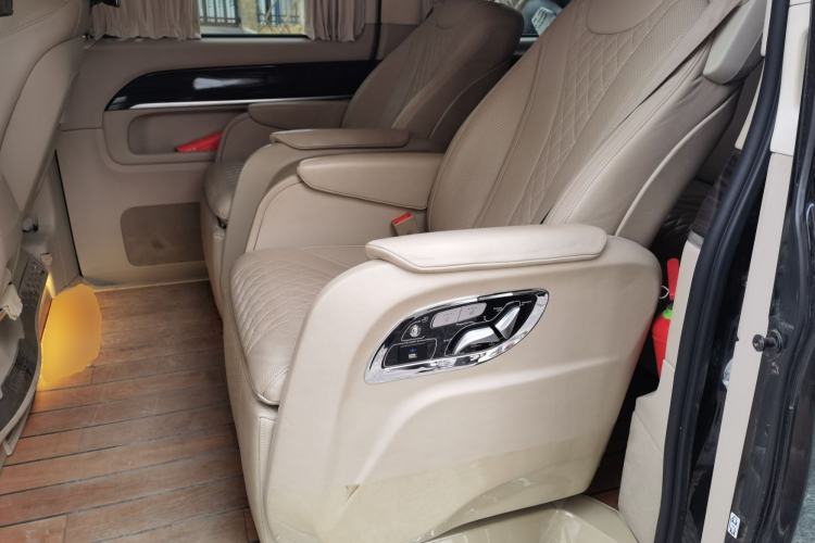 Used Mercedes-Benz V-Class 2016 V 260 Avantgarde Edition Left Rear Seat