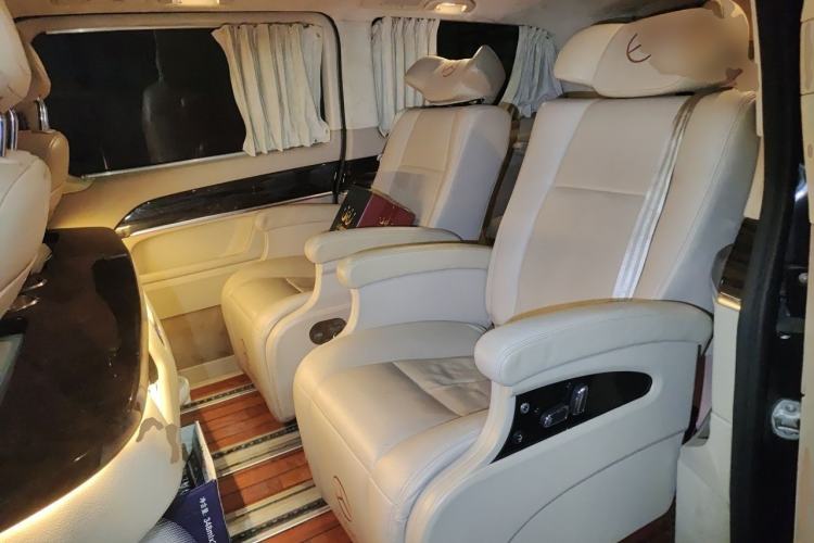 Used Mercedes-Benz V-Class 2016 V 260 Avantgarde Edition Left Rear Seat