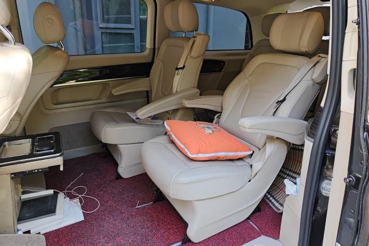 Used Mercedes-Benz V-Class 2016 V 260 Avantgarde Edition Left Rear Seat