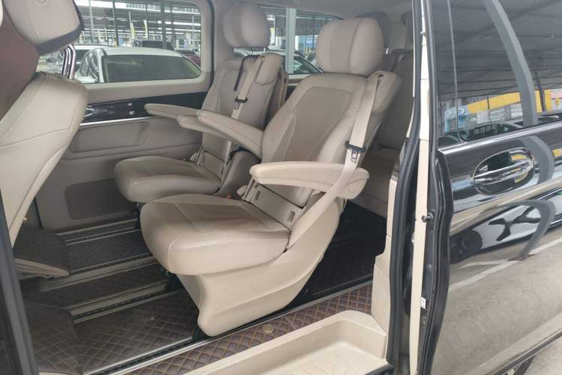 Used Mercedes-Benz V-Class 2016 V 260 Avantgarde Edition Left Rear Seat