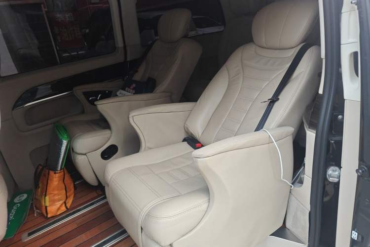Used Mercedes-Benz V-Class 2016 V 260 Avantgarde Edition Left Rear Seat