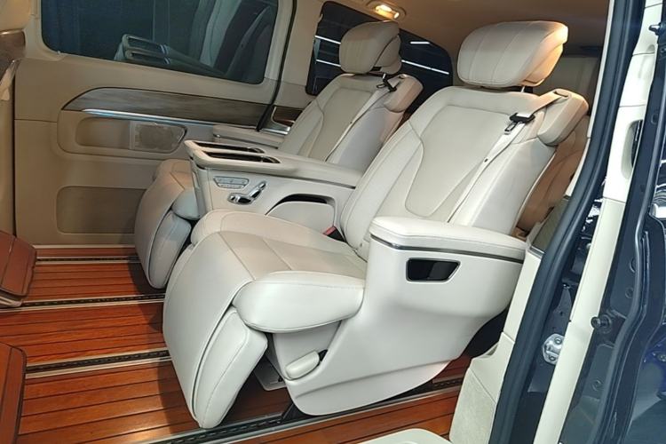 Used Mercedes-Benz V-Class 2016 V 260 Avantgarde Edition Left Rear Seat