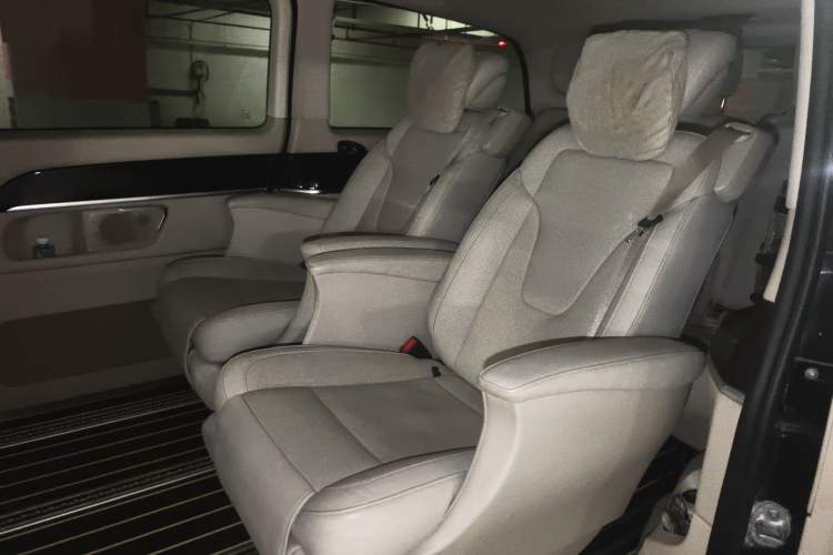 Used Mercedes-Benz V-Class 2016 V 260 Prestige Edition Left Rear Seat