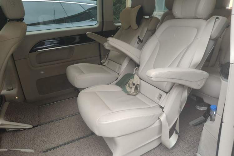 Used Mercedes-Benz V-Class 2016 V 260 Avantgarde Edition Left Rear Seat