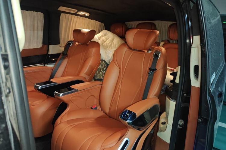 Used Mercedes-Benz V-Class 2016 V 260 Avantgarde Edition Left Rear Seat