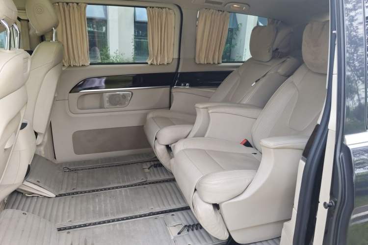 Used Mercedes-Benz V-Class 2016 V 260 Prestige Edition Left Rear Seat