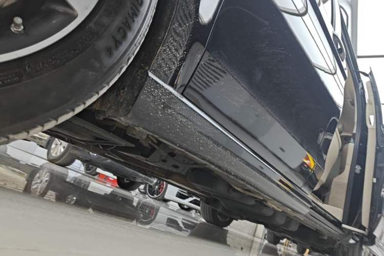 Used Mercedes-Benz V-Class 2016 V 260 L Prestige Extended Edition Left Side Sill