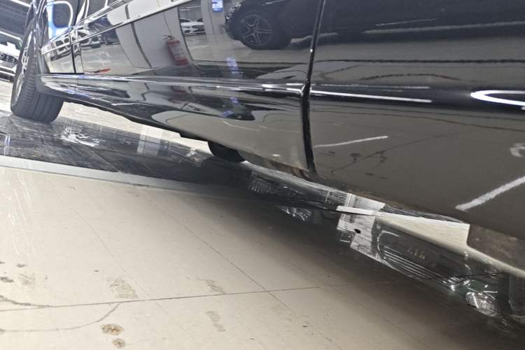 Used Mercedes-Benz V-Class 2016 V 260 L Prestige Extended Edition Left Side Sill