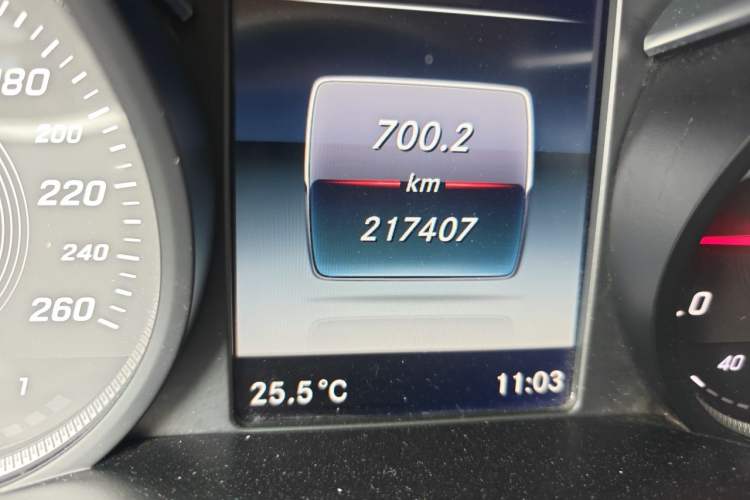 Used Mercedes-Benz V-Class 2016 V 260 L Prestige Extended Edition Odometer Close Up
