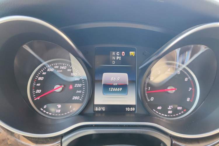 Used Mercedes-Benz V-Class 2016 V 260 L Prestige Extended Edition Odometer Close Up