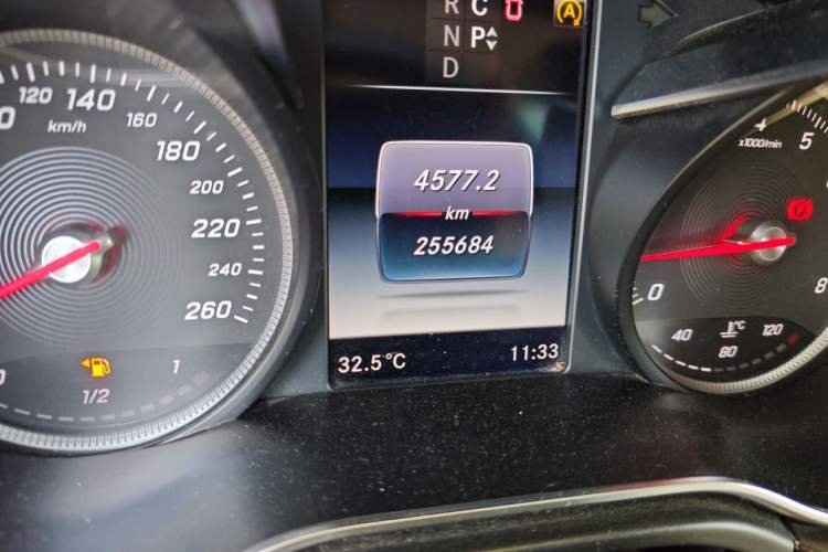 Used Mercedes-Benz V-Class 2016 V 260 Prestige Edition Odometer Close Up