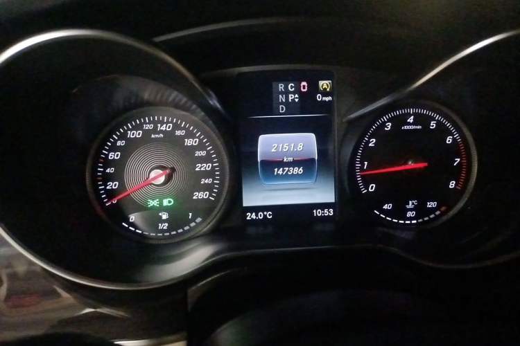 Used Mercedes-Benz V-Class 2016 V 260 Avantgarde Edition Odometer Close Up