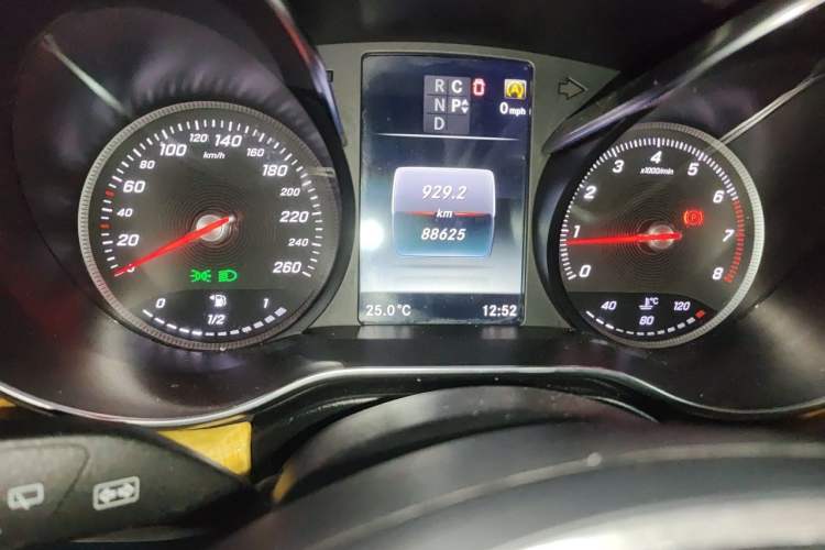 Used Mercedes-Benz V-Class 2016 V 260 L Prestige Extended Edition Odometer Close Up