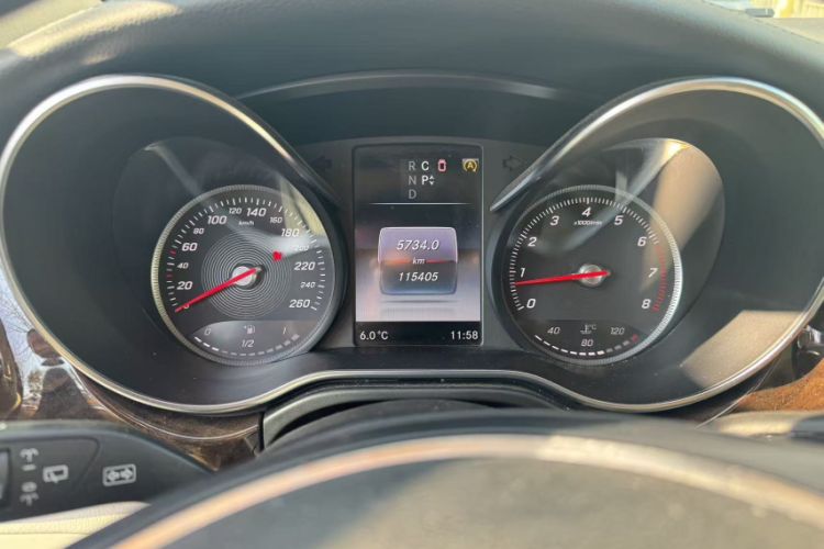 Used Mercedes-Benz V-Class 2016 V 260 L Prestige Extended Edition Odometer Close Up