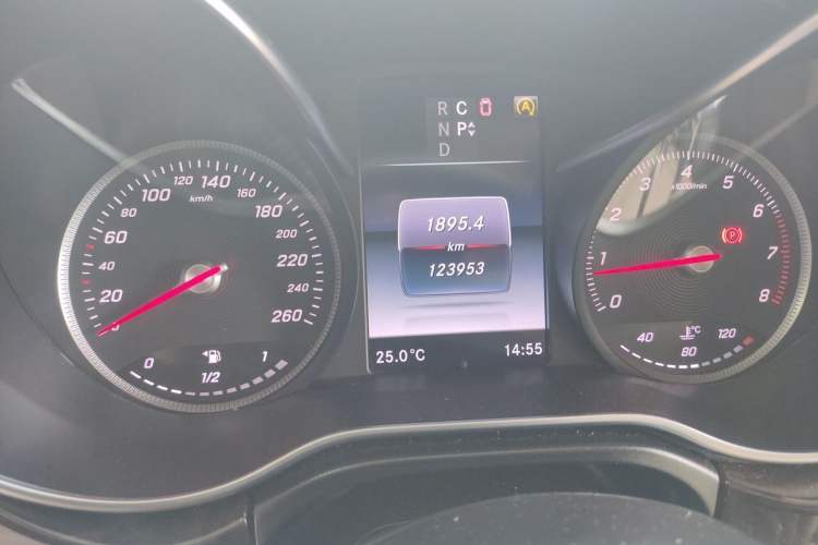Used Mercedes-Benz V-Class 2016 V 260 Prestige Edition Odometer Close Up