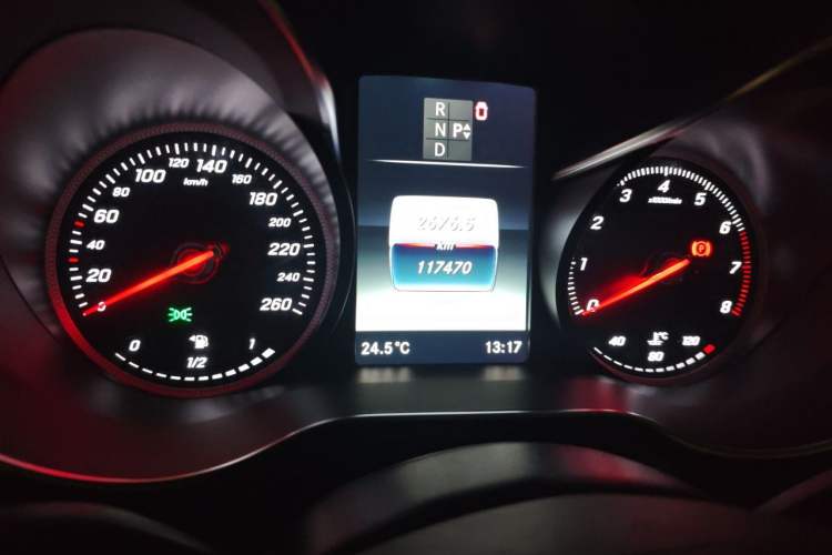 Used Mercedes-Benz V-Class 2016 V 260 Prestige Edition Odometer Close Up