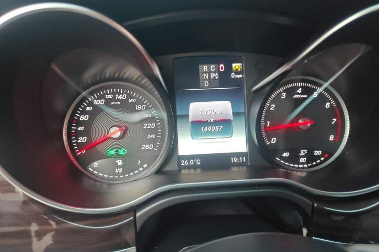 Used Mercedes-Benz V-Class 2016 V 260 Avantgarde Edition Odometer Close Up