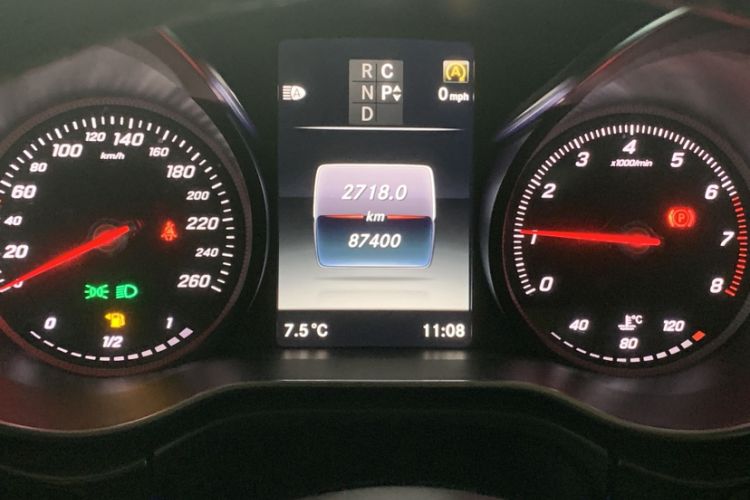 Used Mercedes-Benz V-Class 2016 V 260 Avantgarde Edition Odometer Close Up