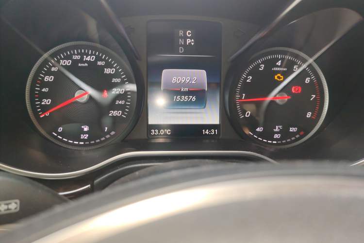 Used Mercedes-Benz V-Class 2016 V 260 L Prestige Extended Edition Odometer Close Up