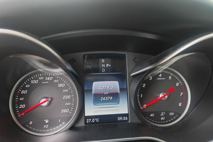 Used Mercedes-Benz V-Class 2016 V 260 L Prestige Extended Edition Odometer Close Up