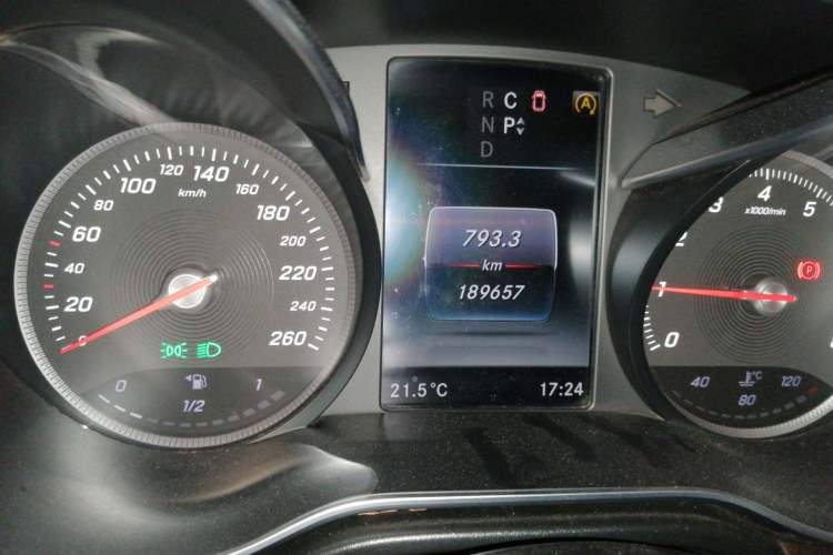 Used Mercedes-Benz V-Class 2016 V 260 L Prestige Extended Edition Odometer Close Up