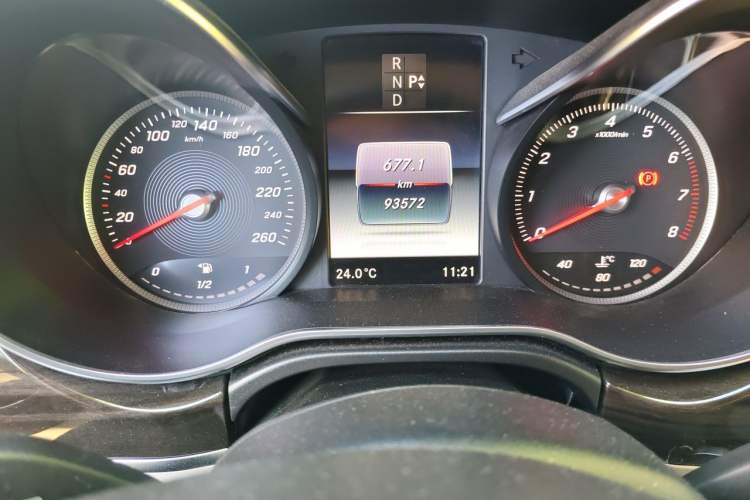 Used Mercedes-Benz V-Class 2016 V 260 Avantgarde Edition Odometer Close Up
