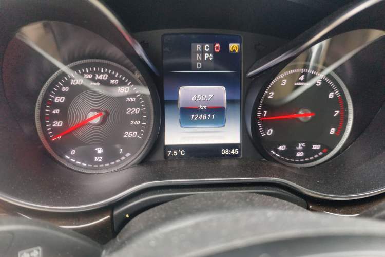 Used Mercedes-Benz V-Class 2016 V 260 L Prestige Extended Edition Odometer Close Up