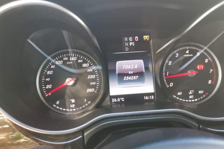 Used Mercedes-Benz V-Class 2016 V 260 L Prestige Extended Edition Odometer Close Up