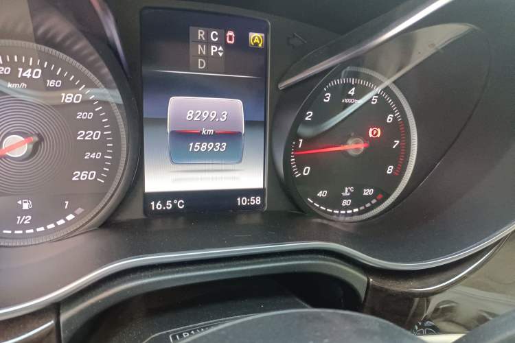 Used Mercedes-Benz V-Class 2016 V 260 L Prestige Extended Edition Odometer Close Up
