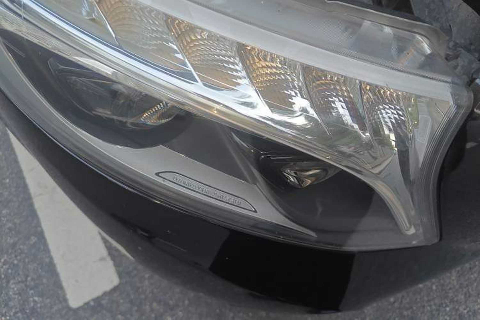 Used Mercedes-Benz V-Class 2016 V 260 L Prestige Extended Edition Right Front Headlight