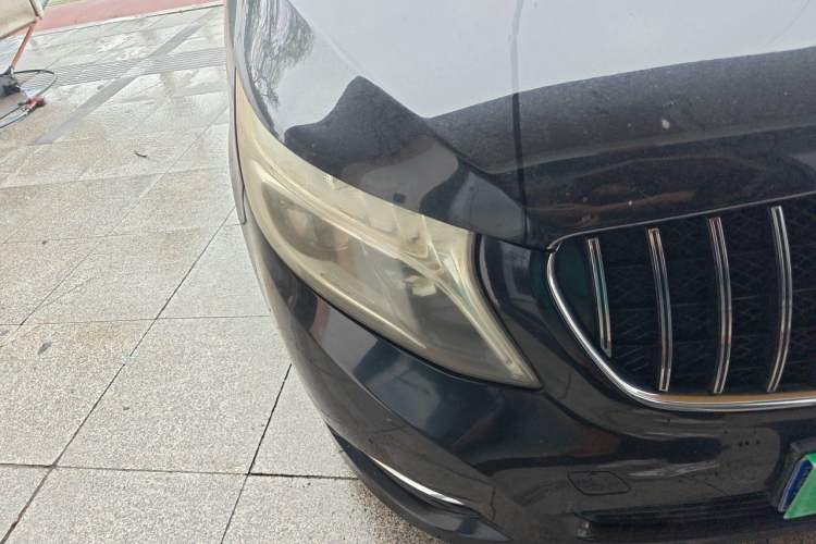 Used Mercedes-Benz V-Class 2016 V 260 L Prestige Extended Edition Right Front Headlight