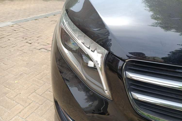Used Mercedes-Benz V-Class 2016 V 260 L Prestige Extended Edition Right Front Headlight