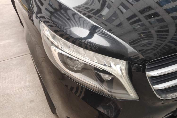 Used Mercedes-Benz V-Class 2016 V 260 L Prestige Extended Edition Right Front Headlight