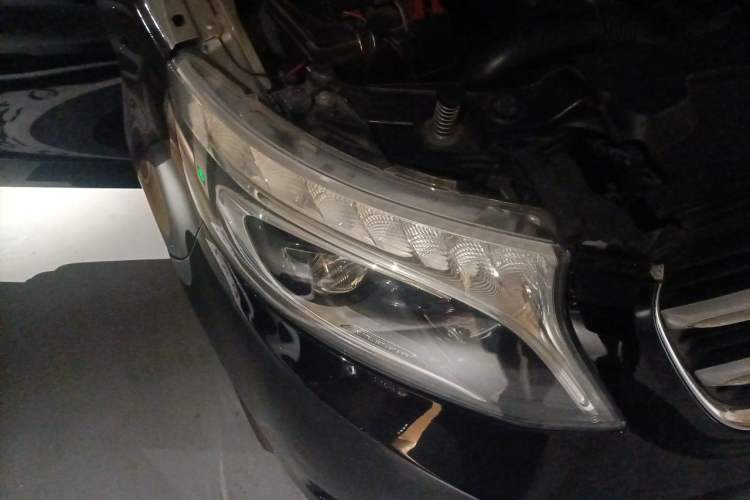 Used Mercedes-Benz V-Class 2016 V 260 Avantgarde Edition Right Front Headlight