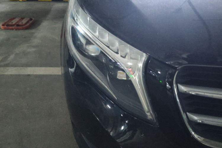 Used Mercedes-Benz V-Class 2016 V 260 Avantgarde Edition Right Front Headlight