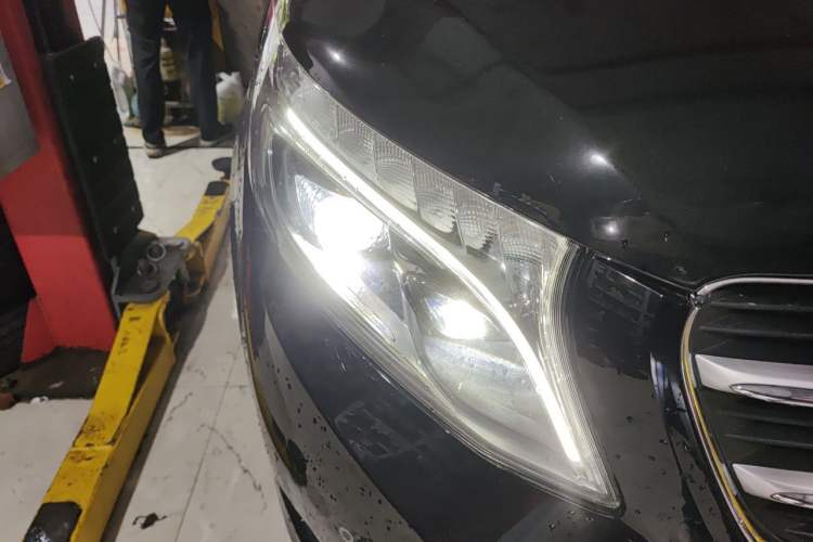 Used Mercedes-Benz V-Class 2016 V 260 L Prestige Extended Edition Right Front Headlight