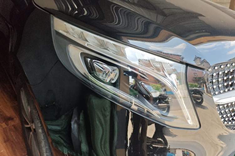 Used Mercedes-Benz V-Class 2016 V 260 Avantgarde Edition Right Front Headlight