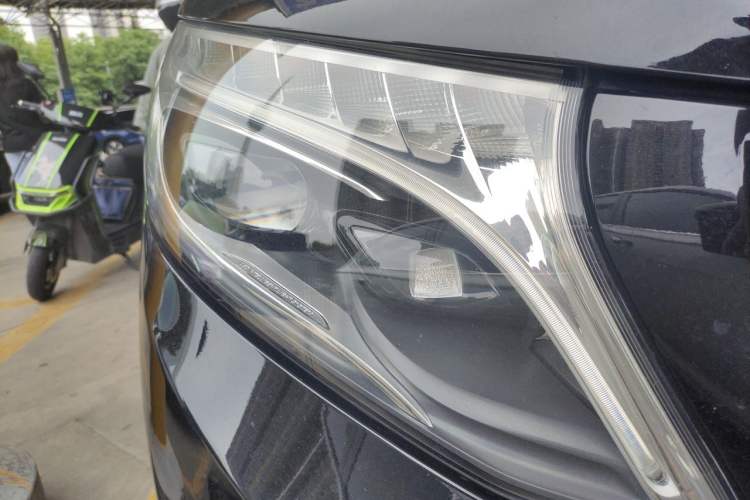 Used Mercedes-Benz V-Class 2016 V 260 Prestige Edition Right Front Headlight