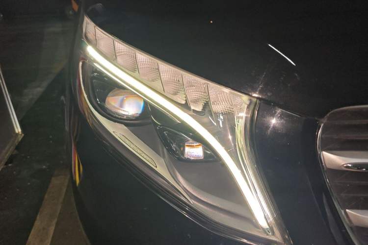 Used Mercedes-Benz V-Class 2016 V 260 Prestige Edition Right Front Headlight