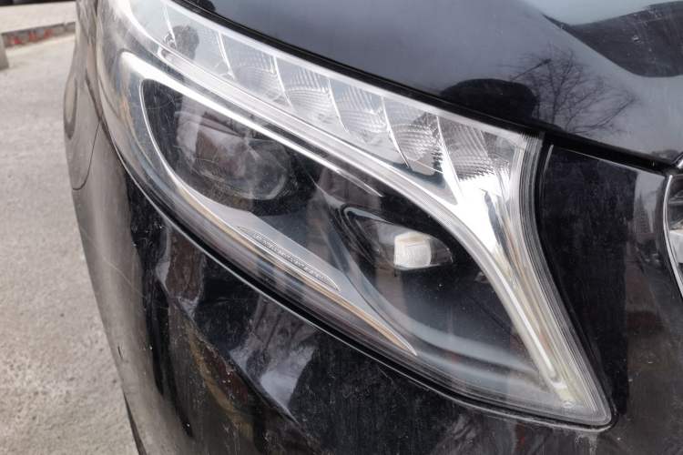 Used Mercedes-Benz V-Class 2016 V 260 Avantgarde Edition Right Front Headlight