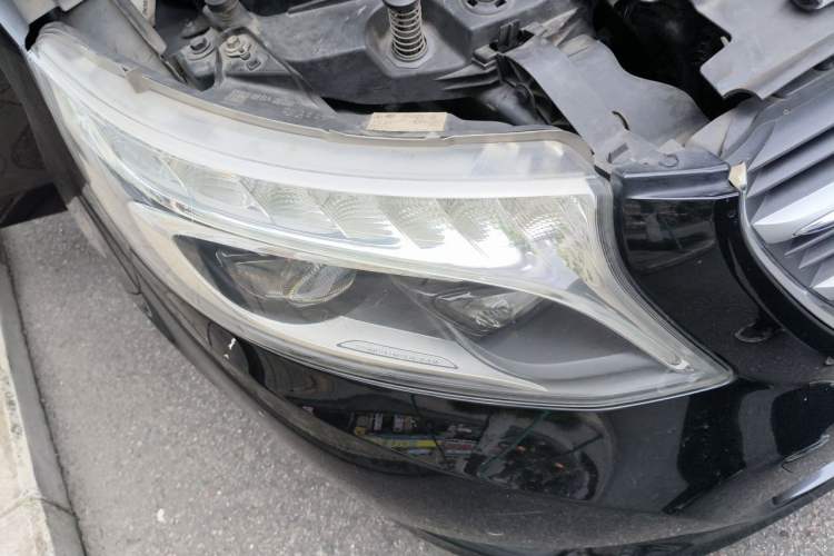 Used Mercedes-Benz V-Class 2016 V 260 L Prestige Extended Edition Right Front Headlight