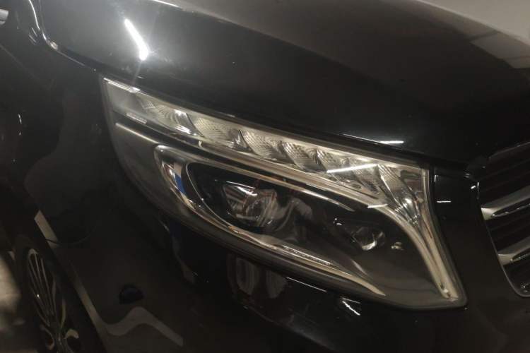 Used Mercedes-Benz V-Class 2016 V 260 Prestige Edition Right Front Headlight
