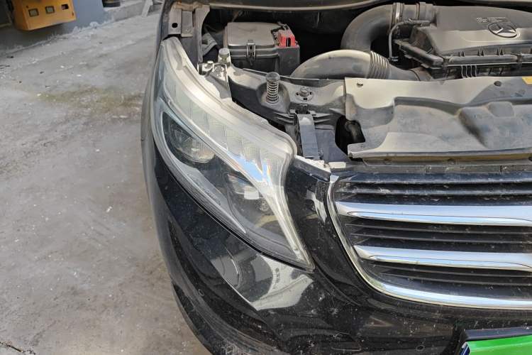 Used Mercedes-Benz V-Class 2016 V 260 Avantgarde Edition Right Front Headlight