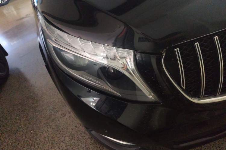 Used Mercedes-Benz V-Class 2016 V 260 L Prestige Extended Edition Right Front Headlight
