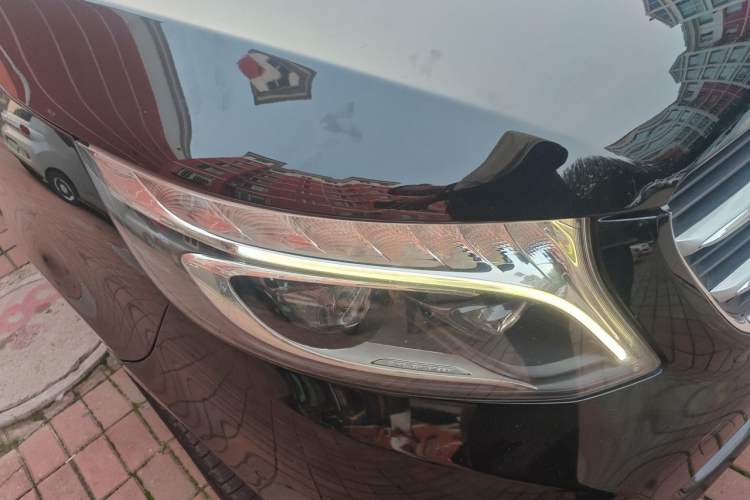 Used Mercedes-Benz V-Class 2016 V 260 Avantgarde Edition Right Front Headlight