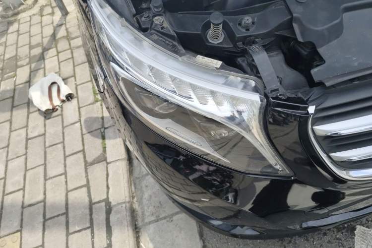 Used Mercedes-Benz V-Class 2016 V 260 L Prestige Extended Edition Right Front Headlight