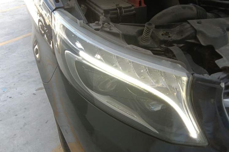 Used Mercedes-Benz V-Class 2016 V 260 L Prestige Extended Edition Right Front Headlight